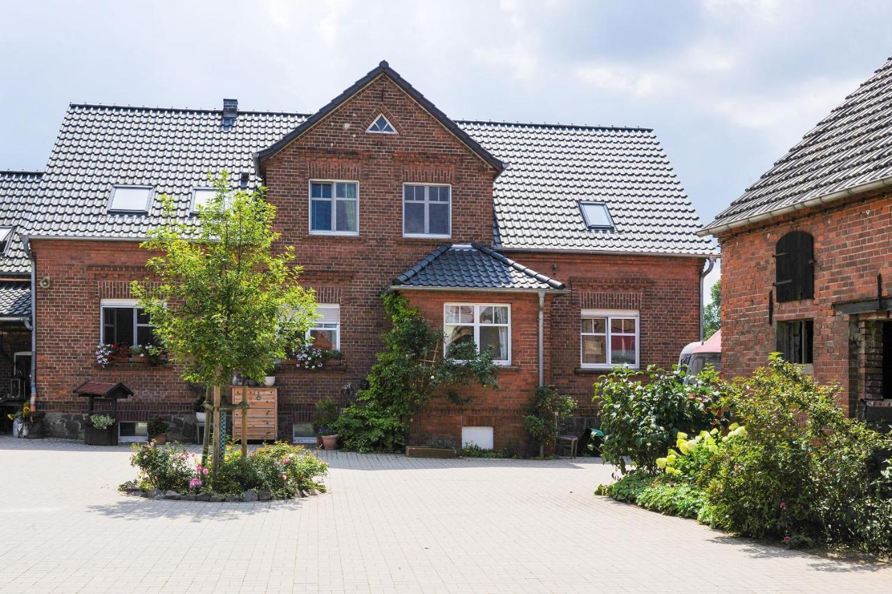 Hotel Gutshof Zum Adlernest Arnsnesta Exteriér fotografie